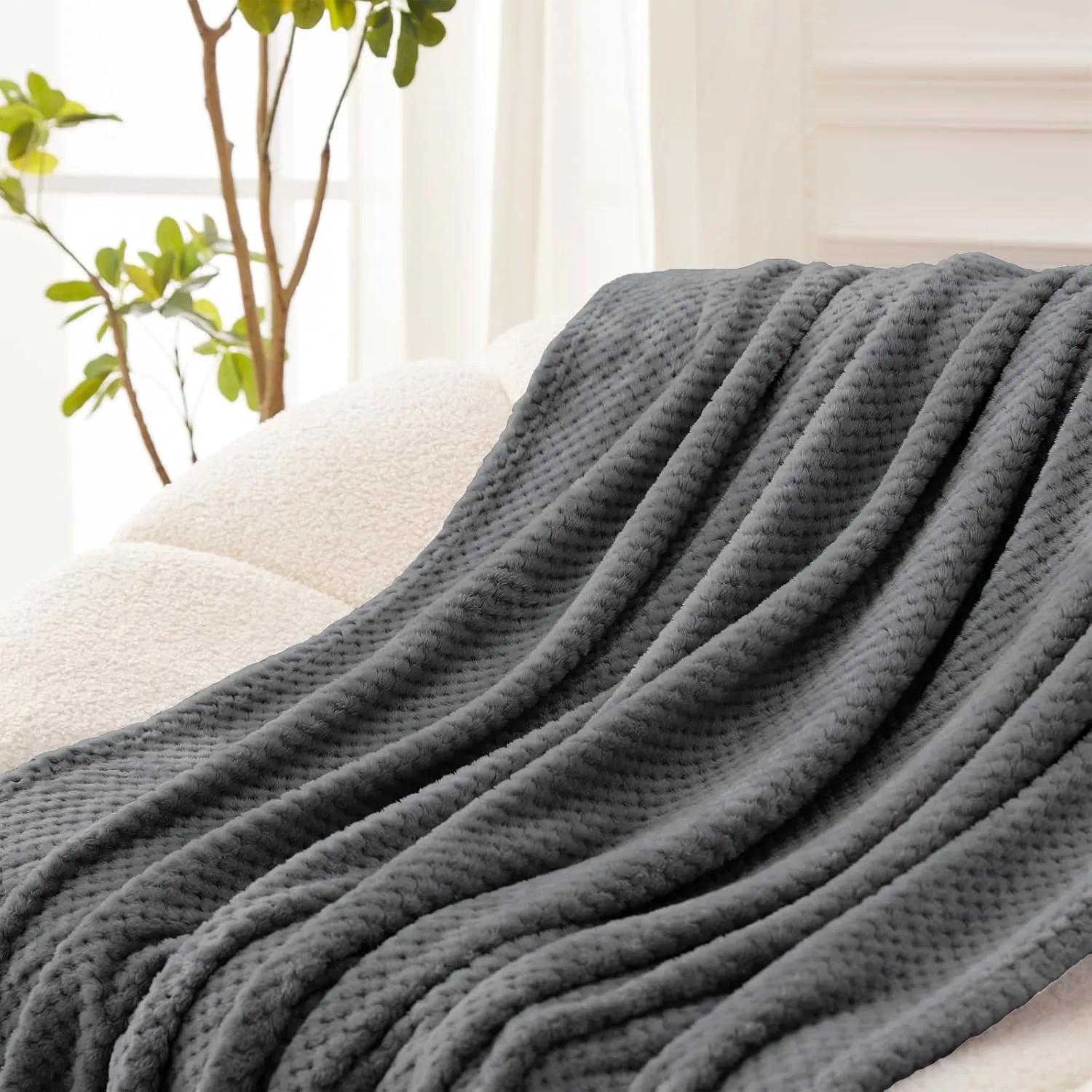 Exclusivo Mezcla Fleece Throw Blanket Extra Large, Super Soft and Warm Blankets for Couch, Sofa and Bed Waffle Textured, Cozy, Fuzzy and Lightweight (Dark Grey, 50x70 Inches)